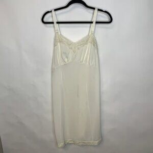 Vintage Cream Lace Trimmed Full Slip Sz Medium